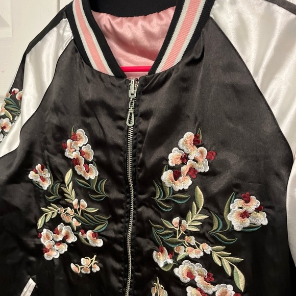 Floral Embroidered Black and White Bomber Jacket small reversible - Picture 4 of 7